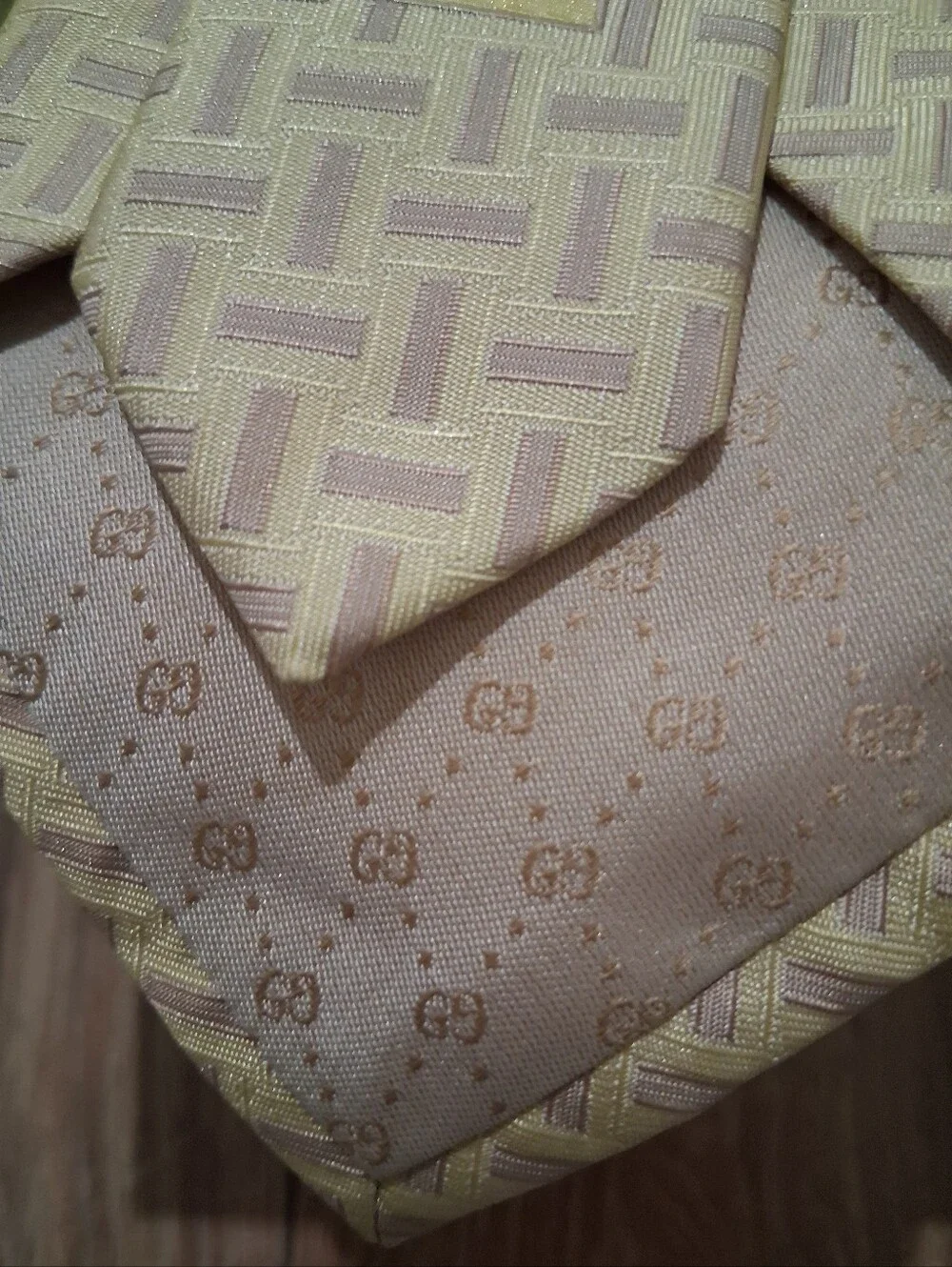 Gucci classic silk